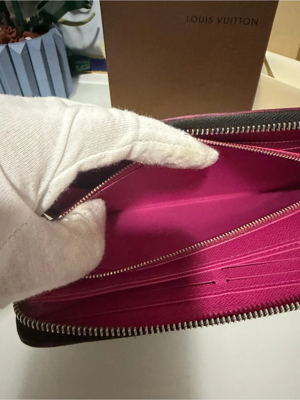 AUTHENTIC LOUIS VUITTON EPI Zippy Long wallet.black & pink with Box,dusty,COA.